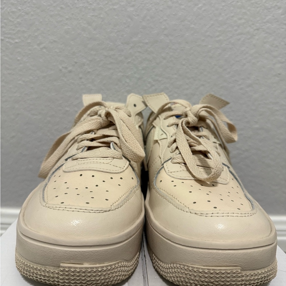 Nike Cream Sneakers with Red Detail - Picture 7 of 9